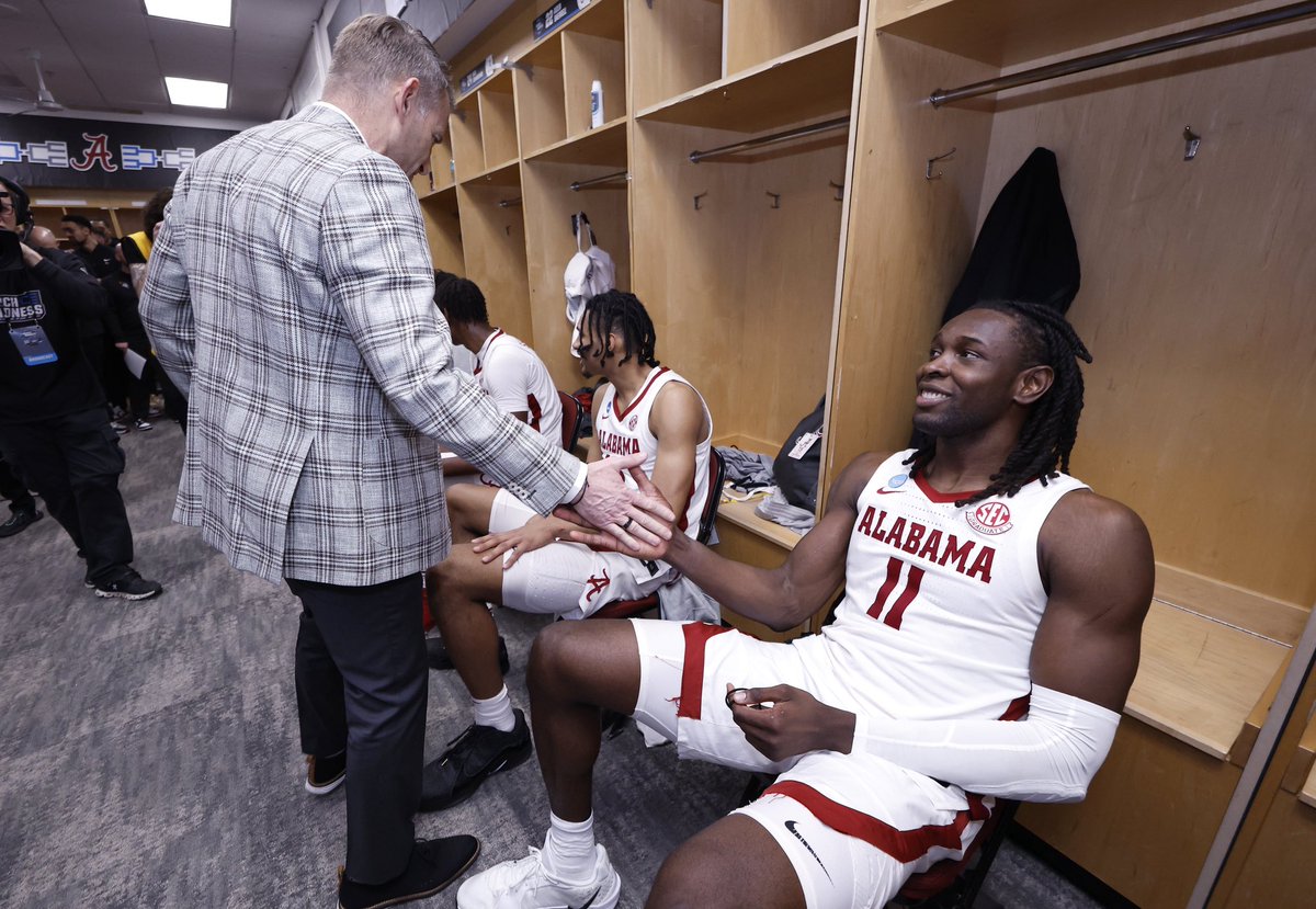 nate_oats's tweet image. Congrats to Cliff signing with the @Raptors! The hard work is paying off! #RollTide