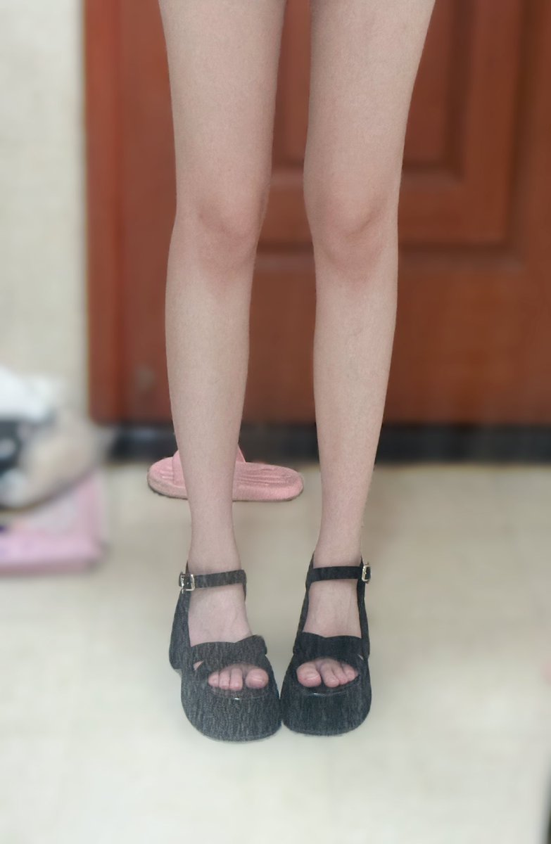 10cm的凉鞋 好美呀 https://t.co/aC2Ev7FxVK