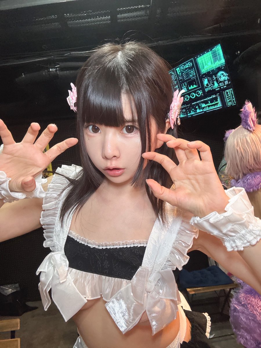 ファンサ会ありがとうございます🩷🩷🩷🩷たのしかったね！！
めるにゃんとこにいちばんに来たよ!って言ってくれる人って、もしかして‥私のこと好きってこと？？☺️🩷🩷🩷嬉しいなぁありがとう🩷🩷🩷🩷