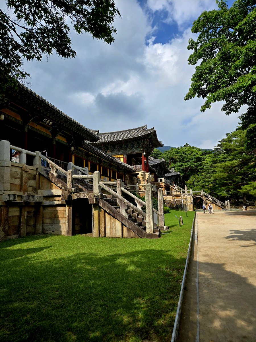 eyilmaz_mx's tweet image. #Corea 🇰🇷 no es solo #Seúl 🇰🇷. Realizamos unas visitas casi obligadas en el interior del país:
#Jeonju 🇰🇷 con un impecable barrio tradicional
#Gyeongju 🇰🇷 la antigua capital y sede del famoso Templo #Budista ☸️ de #Bulguksa
#Busan 🇰🇷 la 2ª ciudad y el puerto más importante del…