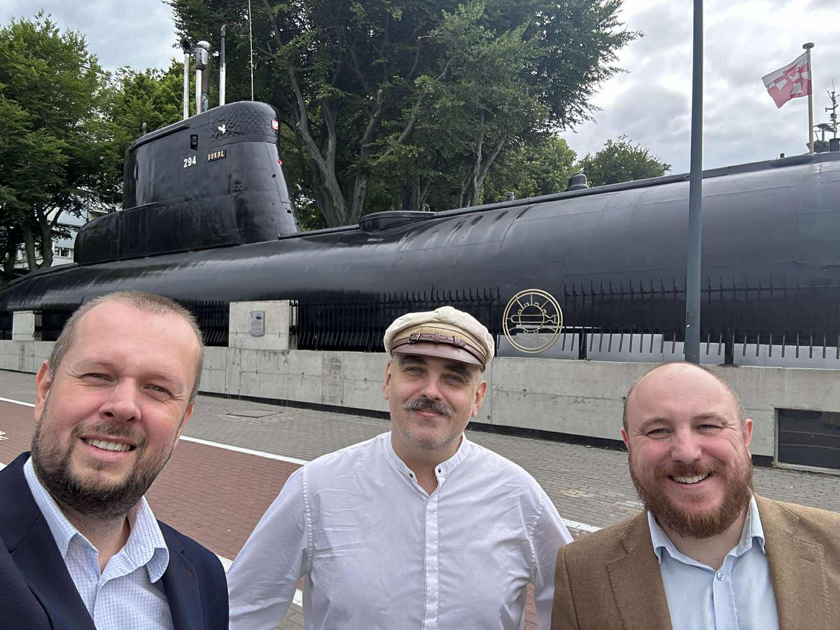 Mateusz Filary-Szczepanik (@mzfilary) on Twitter photo Bomba atomowa a sprawa polska, to tytuł najnowszego materiału na kanale Stosunki Międzynarodowe AMW youtu.be/yrEwjd0NGCQ?si… przez <a href="/YouTube/">YouTube</a> Zapraszam do oglądania mojej rozmowy z <a href="/pawelkusiak/">Paweł Kusiak</a> i <a href="/L_Wyszynski/">Łukasz Wyszyński</a> . Jak tylko możecie wpadnijcie też do Muzeum Marynarki Wojennej w Gdyni! Bomba atomowa a sprawa polska, to tytuł najnowszego materiału na kanale Stosunki Międzynarodowe AMW youtu.be/yrEwjd0NGCQ?si… przez <a href="/YouTube/">YouTube</a> Zapraszam do oglądania mojej rozmowy z <a href="/pawelkusiak/">Paweł Kusiak</a> i <a href="/L_Wyszynski/">Łukasz Wyszyński</a> . Jak tylko możecie wpadnijcie też do Muzeum Marynarki Wojennej w Gdyni!