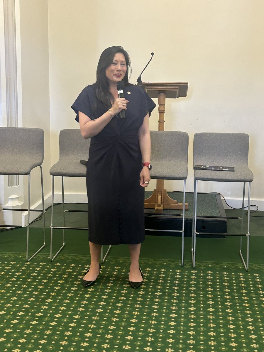 At the UK parliament was a great experience! Sharing <a href="/RaylsLabs/">Rayls</a> views of how banks will be providing on chain services and what is required from regulatory perspective. Many years without wearing a tie! OMG <a href="/x10xalex/">Alex Buelau</a> 

Shared the panel with MP Lisa Cameron who led the Digital