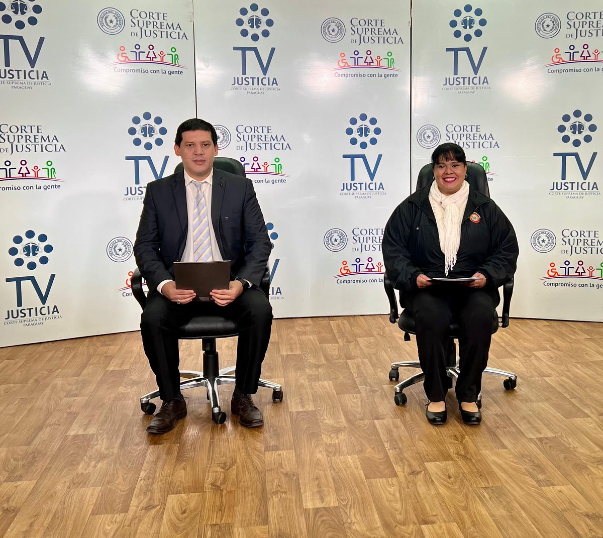 Corte Suprema CSJ (@poderjudicialpy) on Twitter photo 🔴Inicia el 𝗜𝗻𝗳𝗼𝗿𝗺𝗮𝘁𝗶𝘃𝗼 𝗝𝘂𝗱𝗶𝗰𝗶𝗮𝗹 de <a href="/TVJusticiaPY/">TV Justicia</a> con las noticias más destacadas del Poder Judicial.
🖥 pj.gov.py
📍youtube.com/watch?v=MQQJuf… 🔴Inicia el 𝗜𝗻𝗳𝗼𝗿𝗺𝗮𝘁𝗶𝘃𝗼 𝗝𝘂𝗱𝗶𝗰𝗶𝗮𝗹 de <a href="/TVJusticiaPY/">TV Justicia</a> con las noticias más destacadas del Poder Judicial.
🖥 pj.gov.py
📍youtube.com/watch?v=MQQJuf…