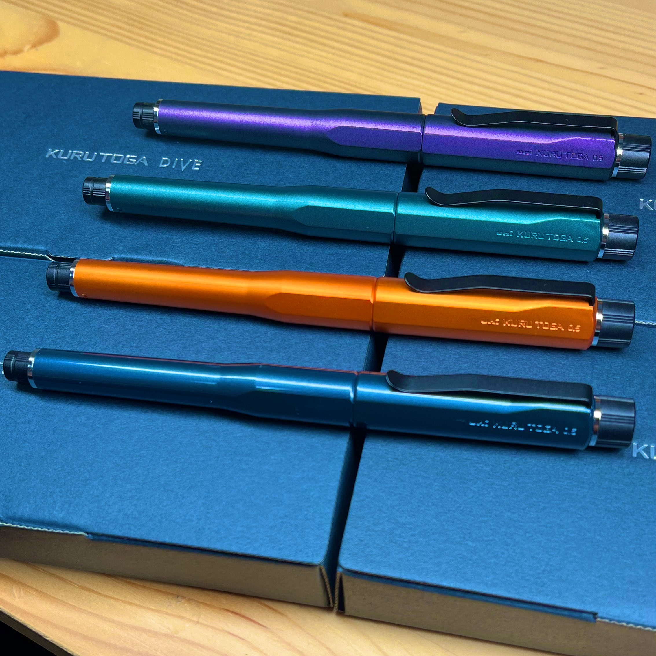 Xmasラッピング　新品未使用　クルトガダイブ　デンスグリーン Amazon.co.jp: シャーペン クルトガ ダイブ 0.5mm デンス