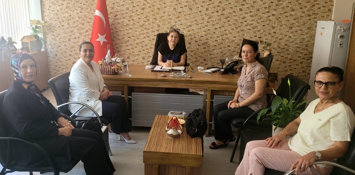 Azize Kahraman Halk Eğitim Merkezi Müdüremiz Sn. İnci Bacak’ı, İl Başkan Yardımcılarımız ve Kepez İlçe Kadın Kolları Başkanımız Eray Yıldız Ünlü ile birlikte ziyaret ettik.

Nazik ev sahipliği ve samimi sohbeti için kendilerine teşekkür ediyor, çalışmalarında başarılar diliyoruz.