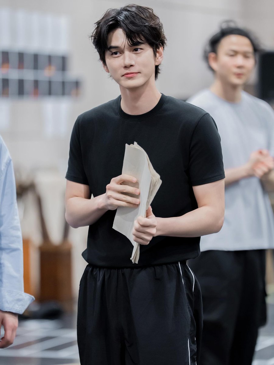 인간적으로 핏되는 반팔입지말자 이거 여자학대야