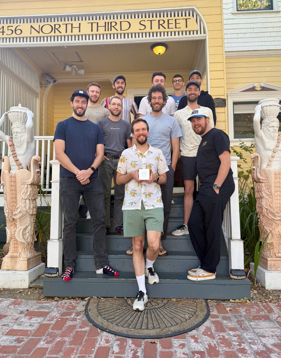 frederikRiedel's tweet image. Finally back home after THE BEST WWDC WEEK ever (and that means something, I’ve been to a lot)!!
- For the third year, stayed in the crazy indie house with 10 other iOS indie devs & met hundreds of engineers & designers inside and outside of Apple – just that by itself was well…