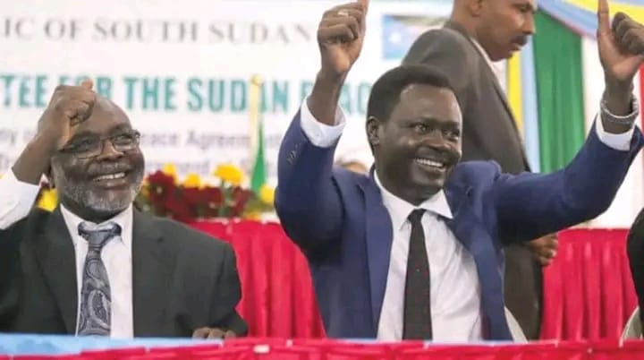 SawsanMustafaS's tweet image. باختراق من كباشي والعطا
مناوئ وجبريل ينالان مرادهما من كامل إدريس
قالت(السوداني) إن اجتماعًا  عُقد أمس بين كامل إدريس والفريقين الأولين كباشي والعطا، حسم موضوع مشاركة حركات  اتفاق جوبا، في الحكومة القادمة، متفقين على احتفاظ كل حركة بالحقائب التي كانت تتقلدها، فتظل وزارتا المالية