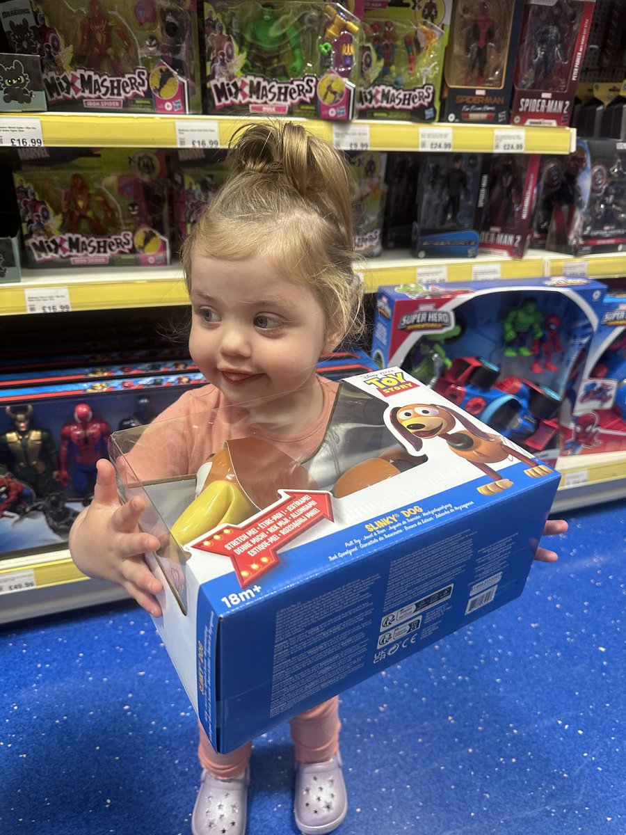 GJacques24's tweet image. Super proud of my oldest, she’s got Star Of The Week at school. A trip to smyths for a treat 👏👏 & of course a treat for her sister to 😂😂
