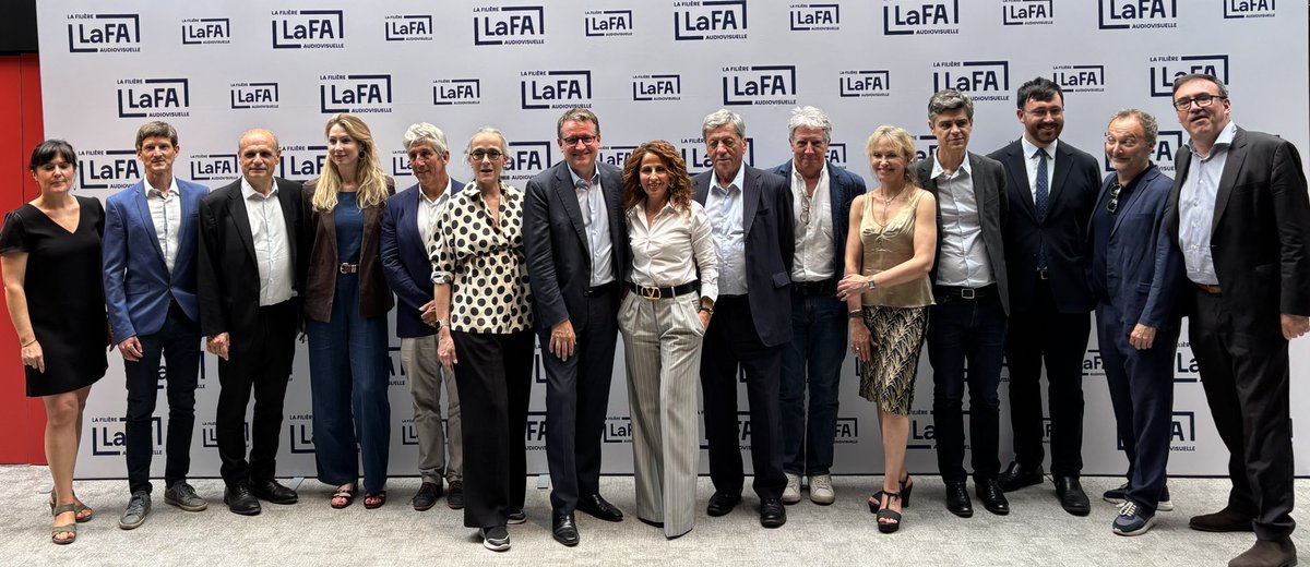 ADAMI - La force des artistes (@adami_artistes) on Twitter photo La famille de l’audiovisuel réunie pour présenter le livre blanc de #LaFA, dont l’Adami est membre fondateur. La famille de l’audiovisuel réunie pour présenter le livre blanc de #LaFA, dont l’Adami est membre fondateur.