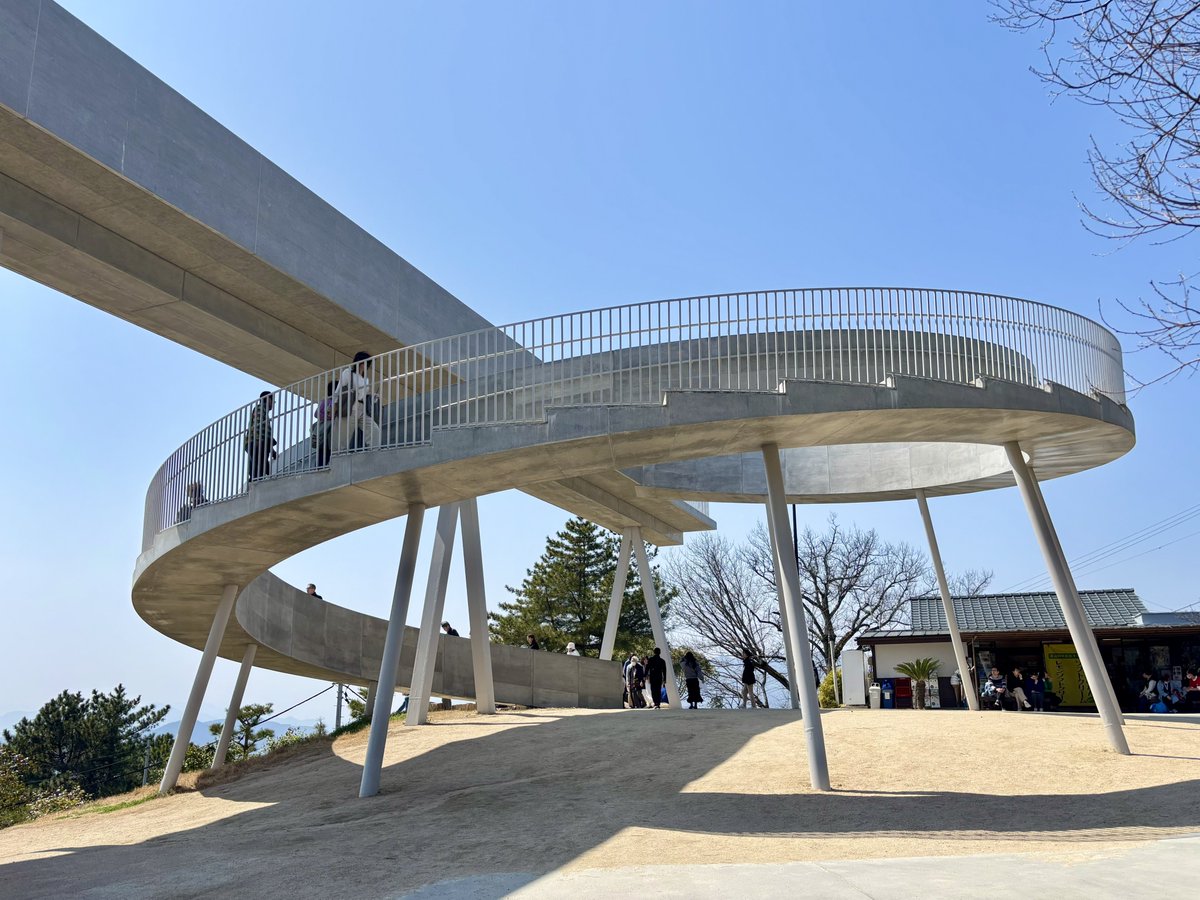 Yanagitarch's tweet photo. 千光寺頂上展望台 PEAK / AS

土地の歴史的背景、シークエンス、構造デザインなど、あらゆる面で感動した建築。
この前の広島建築巡りで一番印象に残った。 https://t.co/TmYf133GHh
