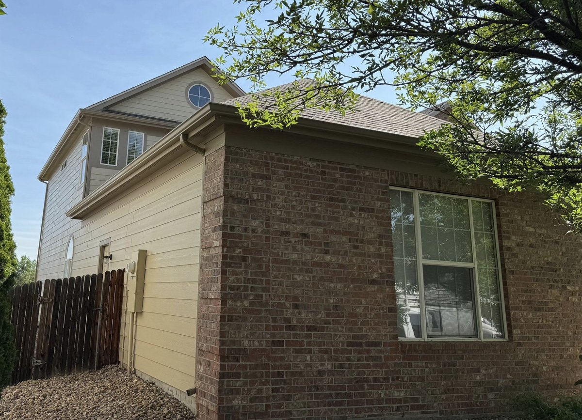 isproofing's tweet photo. Happy Friday, Thornton! ☀️
We just completed a full roof and gutter installation on this beautiful home — and it’s looking sharp! 🏠💪

A new roof protects your home from leaks, heat, and storm damage, while gutters play a crucial role in directing water away from your foundation to prevent erosion, mold, and costly repairs down the line.

Thinking it’s time for an upgrade? Let’s protect what matters most — your home. 🛠️✨
•••••••••••••••••••••••••••••••••••••
Contact Us for a free estimate🏠
☎️ (720)-320-8813
📲https://t.co/CEtKQlEIXP
➡️marketing@isproofing.com
•••••••••••••••••••••••••••••••••••••
#roof #explore #roofingcontractor #newroof #windows #roofingcontractor #home #designershingles #ThorntonRoofing #NewRoofNewLook #GuttersMatter #HomeProtection #HappyFriday