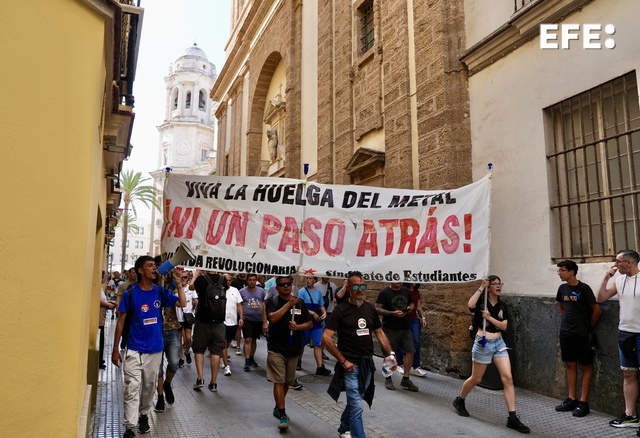 Patronal y UGT han alcanzado este viernes un nuevo acuerdo para el convenio de los trabajadores del sector del metal de Cádiz, en huelga desde el pasado lunes, ha informado UGT.