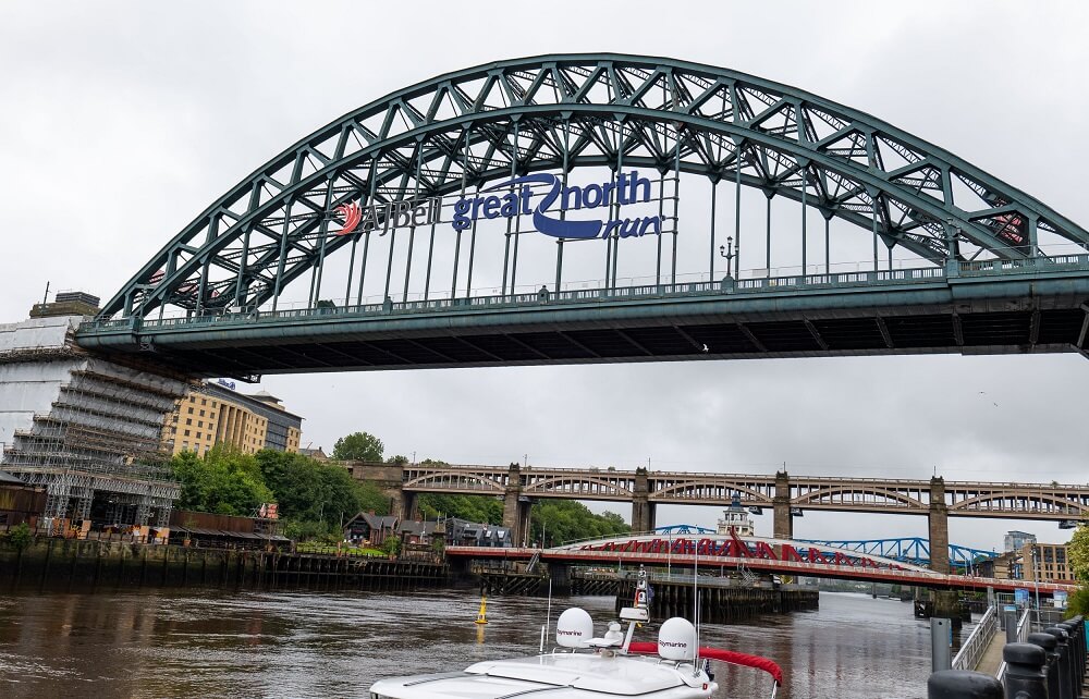 The Great North Run signage will be installed on the Tyne Bridge next week. Over night closures from Mon 30 June to Fri 4 July (8pm–6am) for vehicles, but walkers and cyclists will still be able to cross. Race is on Sunday 7 September. 
tynebridge.org/news/great-nor…