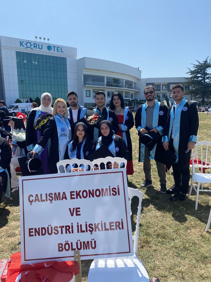 Ktu_ceko's tweet photo. Karadeniz Teknik Üniversitesi İktisadi ve İdari Bilimler Fakültesi 43. Mezuniyet Töreni https://t.co/lW6nvoshO8