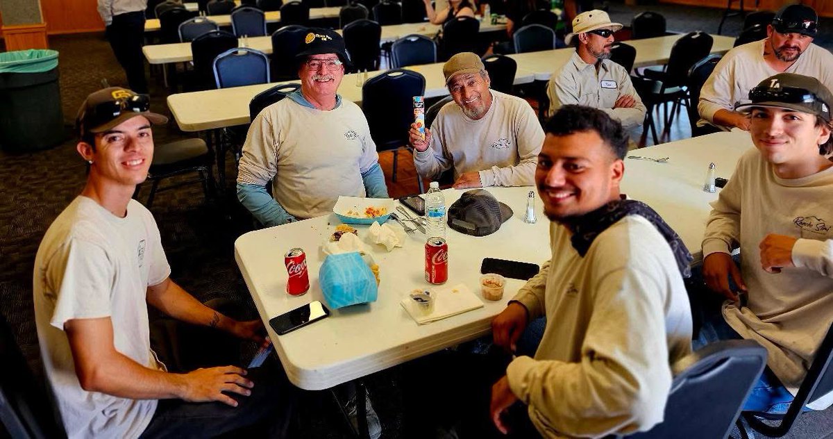 RCofSimiSunrise's tweet photo. Two Great Simi Valley Service organizations came together today to provide Lunch to all the Rancho Simi Valley Parks employees..
Our Parks Shine! 2492 Elks Lodge and Simi Sunrise Rotary! https://t.co/sGbF97sXAb