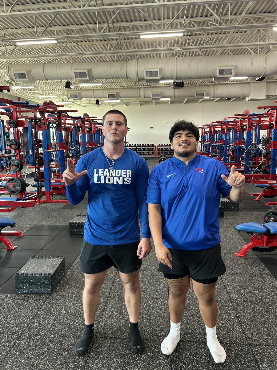 LLionsFootball's tweet image. These LEANDER alumni have selflessly donated their mornings this summer to make the LIONS better! @fatboygavinn @JWBaillie19 will dominate anything in their future. They are great coaches and most importantly great men. Thank you guys for everything you have done for the program!