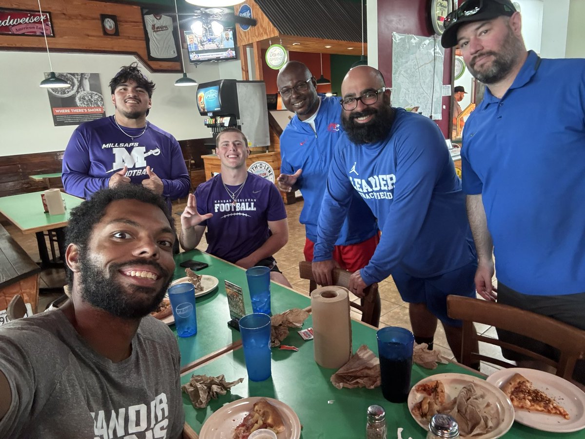 LLionsFootball's tweet image. These LEANDER alumni have selflessly donated their mornings this summer to make the LIONS better! @fatboygavinn @JWBaillie19 will dominate anything in their future. They are great coaches and most importantly great men. Thank you guys for everything you have done for the program!