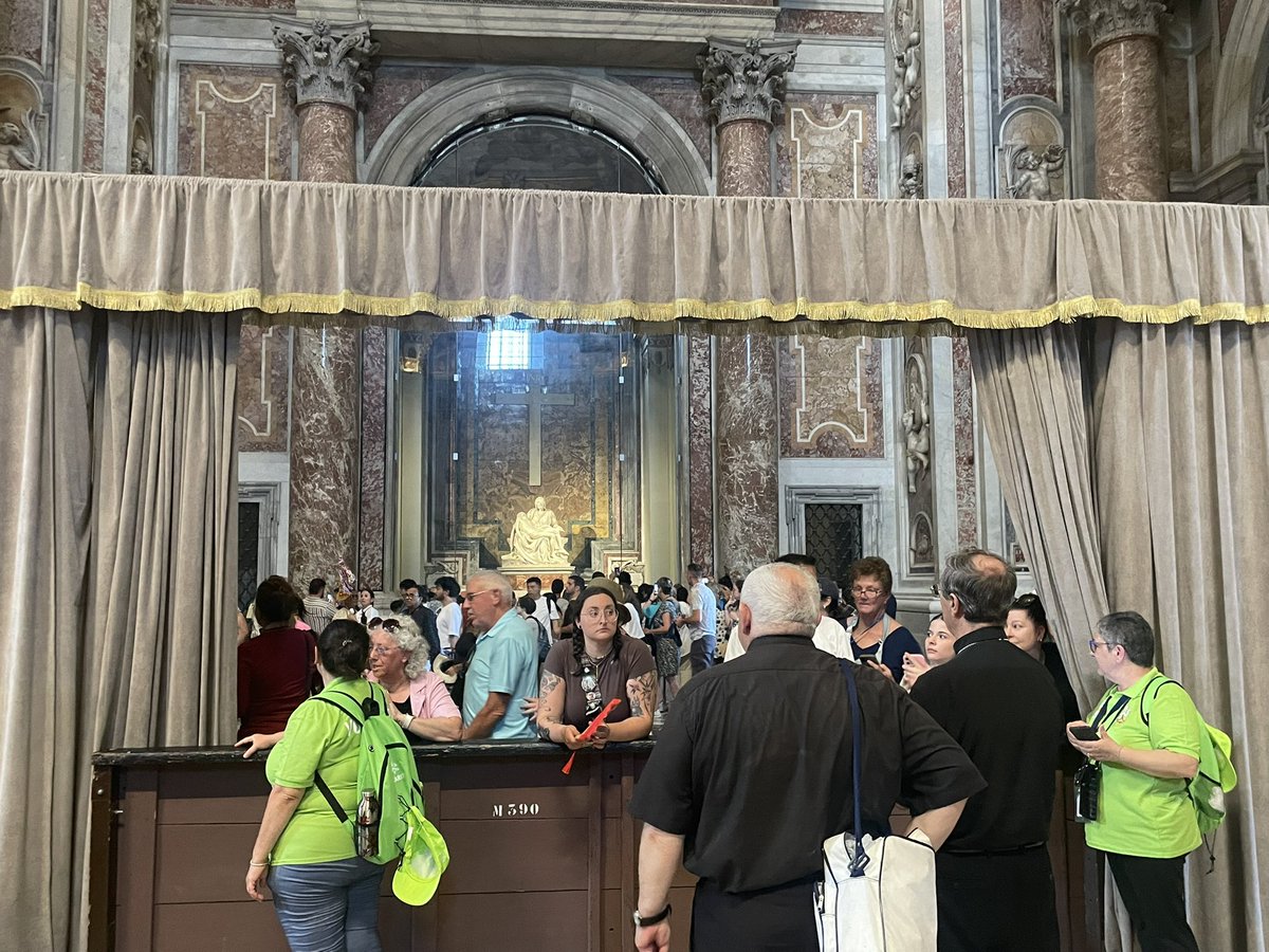lizlevrome's tweet image. A Sacred Heart Miracle!!! They opened the curtain so we can see the Pieta today from the nave of the basilica!