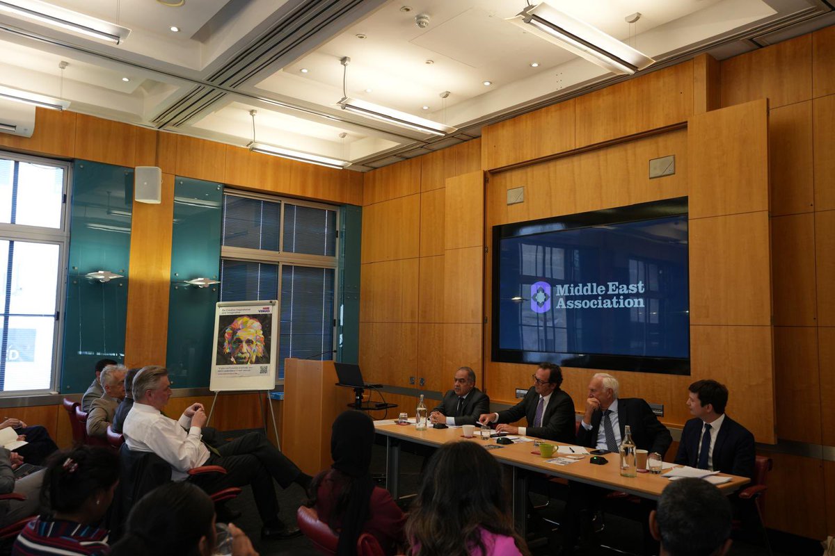 BahrainEmbUK's tweet image. H.E. Sh. @Fawaz_AlKhalifa, Ambassador of the Kingdom of 🇧🇭 to the 🇬🇧, participated in a panel hosted by the Middle East Association, alongside Rt Hon. the Lord Udny-Lister and Jack Moreton-Burt from @biztradegovuk , to discuss progress towards the GCC-UK Free Trade Agreement.…
