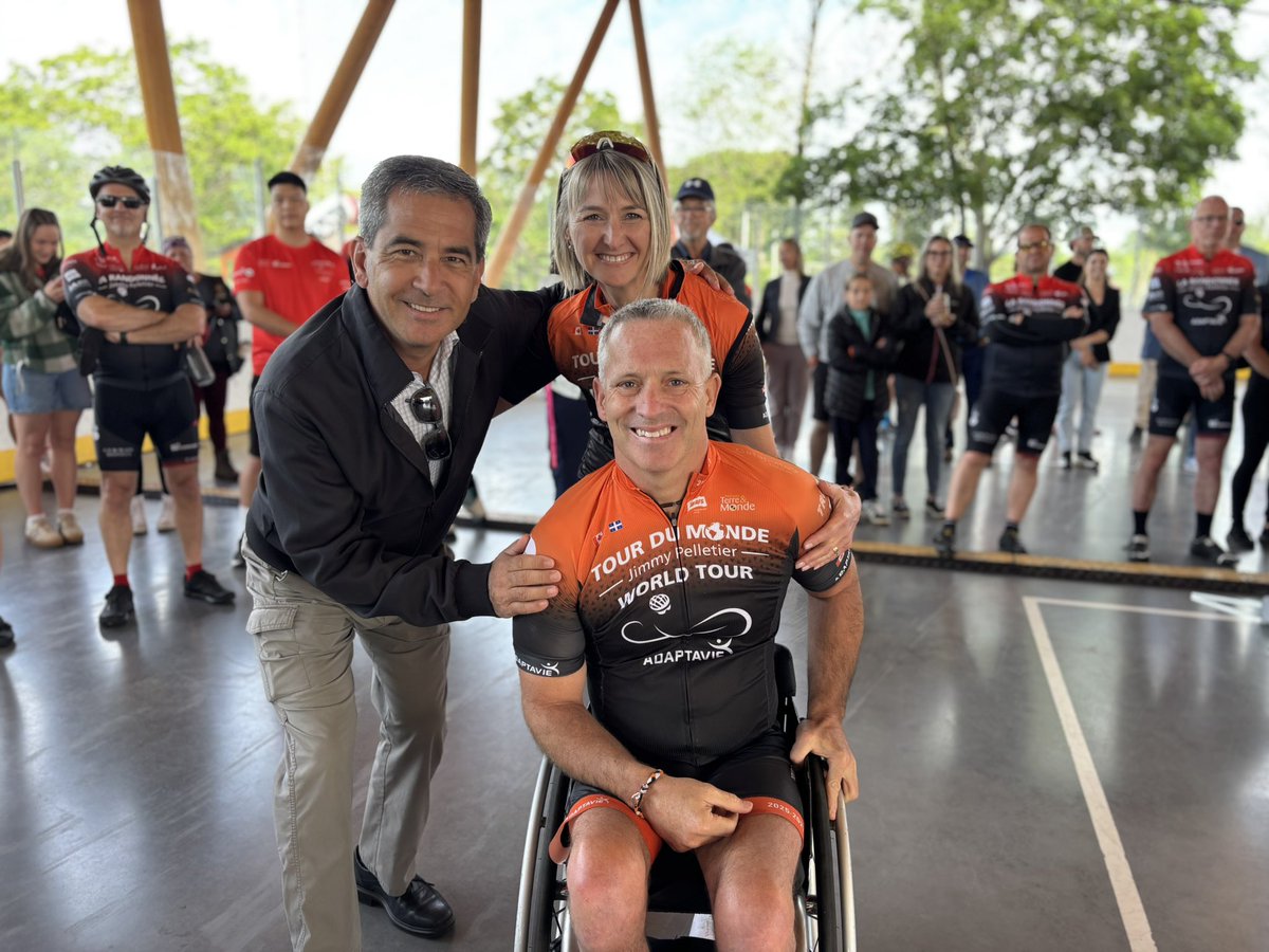 PierrePaulHus's tweet image. J’ai participé ce matin, avec une certaine émotion, au départ de la @randonneejp qui coïncide avec le début de la tournée mondiale de Jimmy Pelletier. Jimmy fera le tour du monde en parcourant 40 000 kilomètres sur son vélo adapté. Sa conjointe Manon Bélanger l’accompagnera pour…