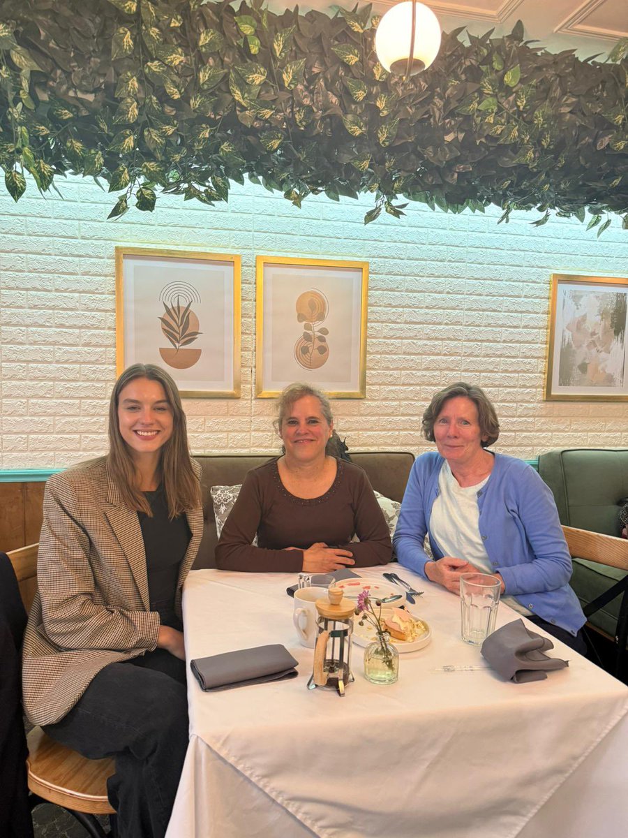 Un gusto conversar con Karen E. Smith y Marta Kozielska investigadoras de London School of Economics <a href="/LSEIRDept/">LSE Intl Relations</a> <a href="/lseideas/">LSE IDEAS</a> ,sobre los retos de las diplomáticas de carrera y la política ext. feminista de 🇲🇽,  como parte de su proyecto  #WomenInDiplomacy #OrgulloSEM #RedMXPEF 💜