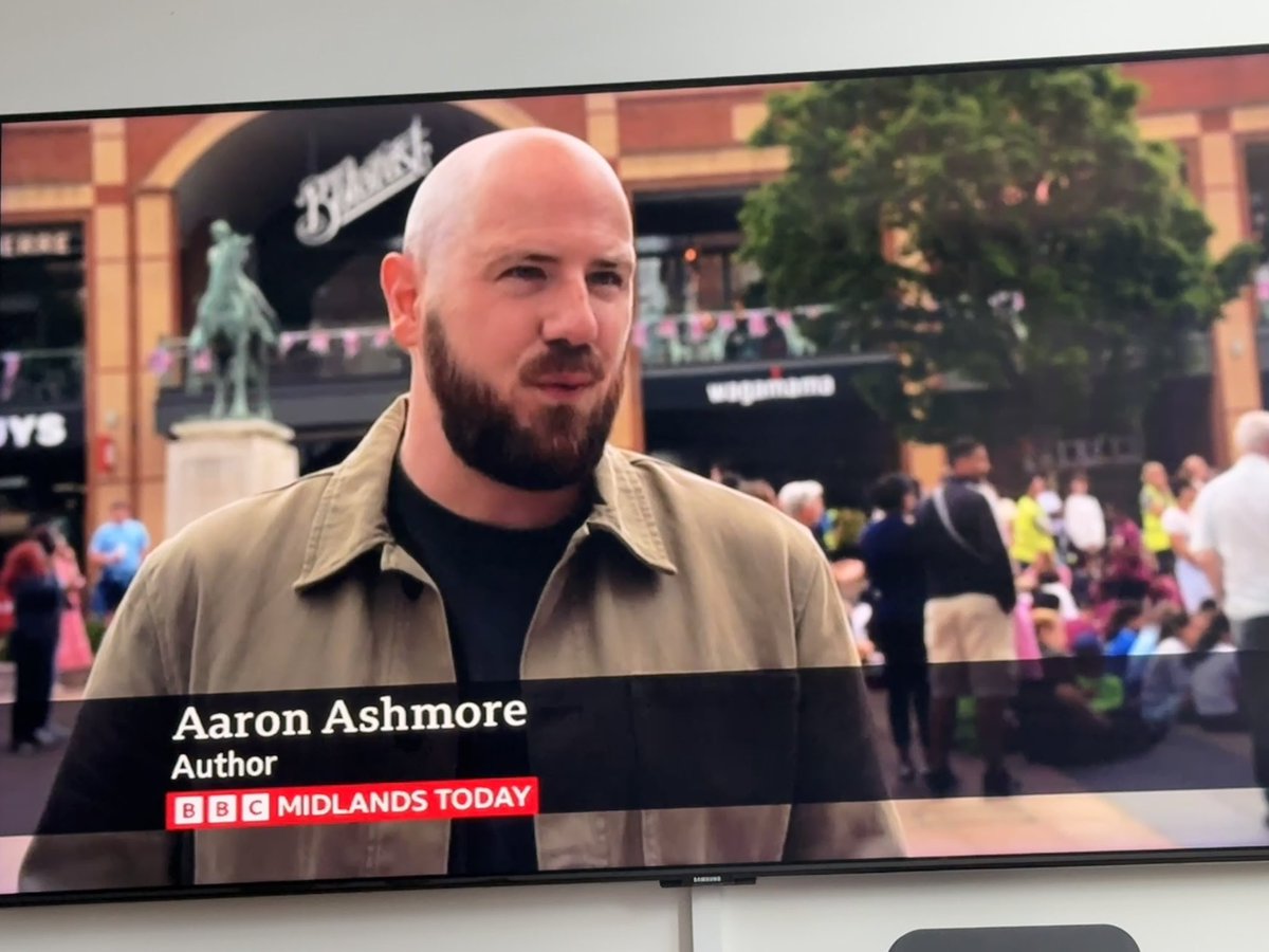 Aaron Ashmore tweet media
