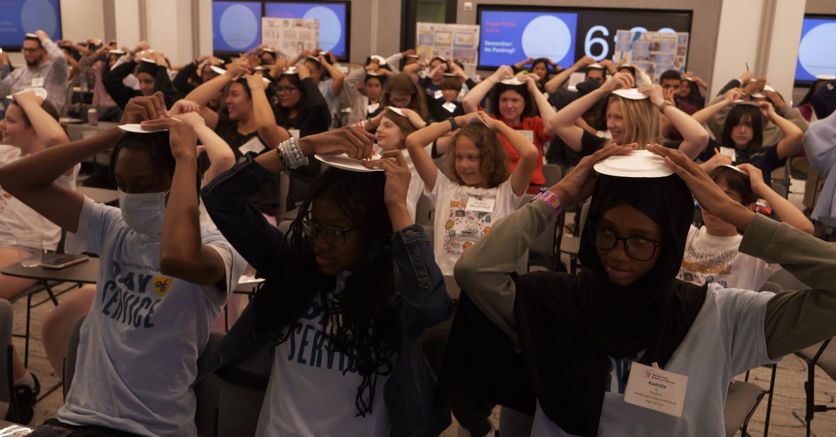 NYASciences's tweet image. Over 240 NYC students joined us for the 2025 Scientist-in-Residence Student Showcase, presenting their yearlong #STEM projects! From sleep studies to robotics, their passion amazed us💡🤖
Huge thanks to all who made this event possible! Read more: nyas.org/ideas-insights…