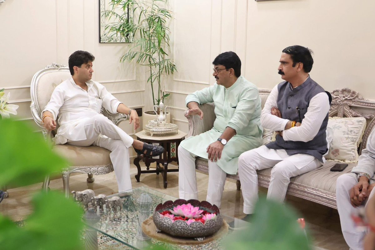शिवम रंगेश श्रीवास्तव गुना (@shivamrangesh) on Twitter photo केंद्रीय मंत्री महाराज श्रीमंत ज्योतिरादित्य सिंधिया जी ने आज मप्र सरकार के पूर्व मंत्री आदरणीय श्री महेंद्र सिंह सिसोदिया जी की निवास पर पहुँच कर उनके स्वास्थ्य की जानकारी लेकर शीघ्र स्वास्थ्य लाभ की कामना की।
<a href="/JM_Scindia/">Jyotiraditya M. Scindia</a> <a href="/Officejmscindia/">Office Of JM Scindia</a> <a href="/Iamsisodia123Ms/">Mahendra S Sisodia</a> केंद्रीय मंत्री महाराज श्रीमंत ज्योतिरादित्य सिंधिया जी ने आज मप्र सरकार के पूर्व मंत्री आदरणीय श्री महेंद्र सिंह सिसोदिया जी की निवास पर पहुँच कर उनके स्वास्थ्य की जानकारी लेकर शीघ्र स्वास्थ्य लाभ की कामना की।
<a href="/JM_Scindia/">Jyotiraditya M. Scindia</a> <a href="/Officejmscindia/">Office Of JM Scindia</a> <a href="/Iamsisodia123Ms/">Mahendra S Sisodia</a>