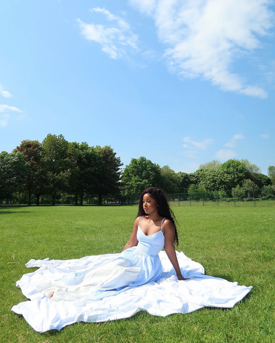 FashionNova's tweet photo. Sundays are for picnics at the park🧺🤍 https://t.co/eoisxVkC1b
