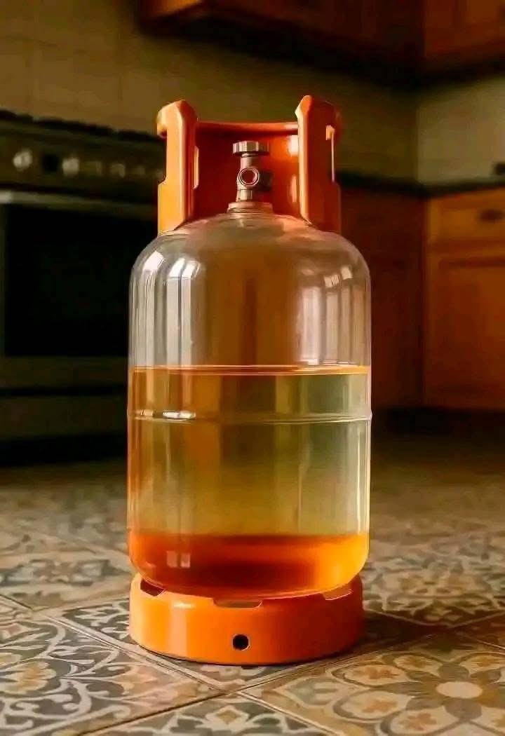 This is exactly how a gas cylinder is suppose to be transparent! Let me see my 2k gas!!!!!!!