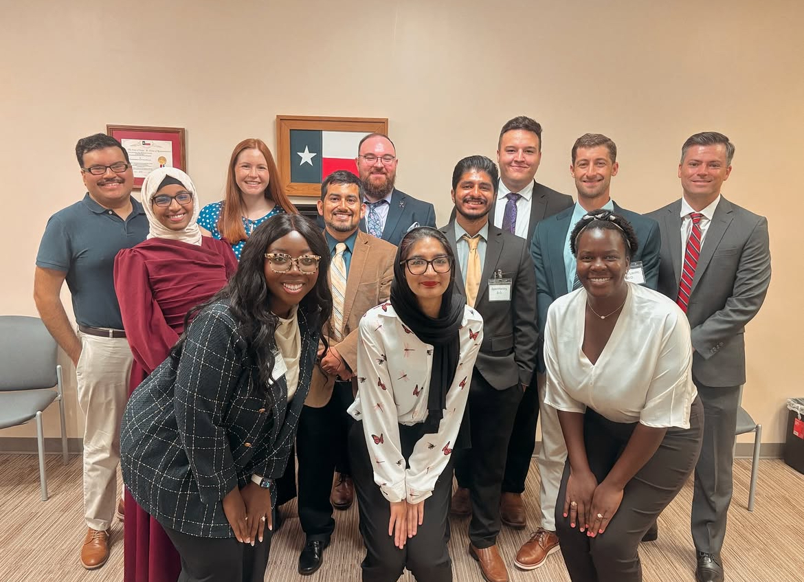 LoneStarHealth's tweet image. 🎓👋🎉 As we sadly say goodbye to our graduating residents, we celebrate their dedication and compassion to our patients and the community over the past three years!
At the same time, we are thrilled to welcome our new class of residents. We are excited to see your journey of…