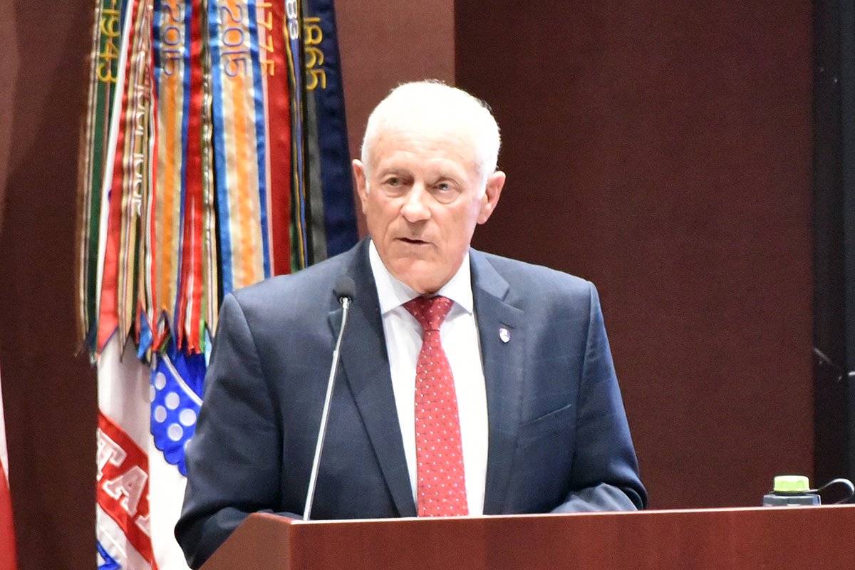 Mr. Richard De Fatta, #ArmySMDC's deputy to the commanding general, spoke at the latest PALT session, reinforcing our commitment to open communication with industry and early visibility into future contracting opportunities.

📰 : dvidshub.net/r/sc7pra