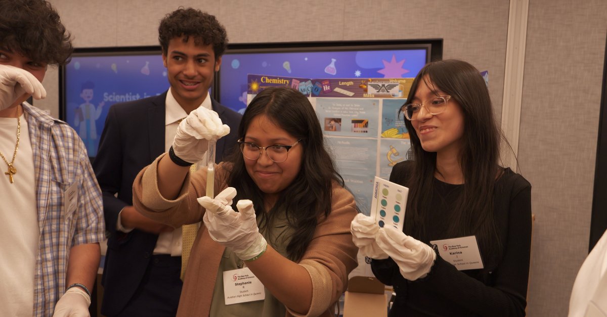 NYASciences's tweet image. Over 240 NYC students joined us for the 2025 Scientist-in-Residence Student Showcase, presenting their yearlong #STEM projects! From sleep studies to robotics, their passion amazed us💡🤖
Huge thanks to all who made this event possible! Read more: nyas.org/ideas-insights…