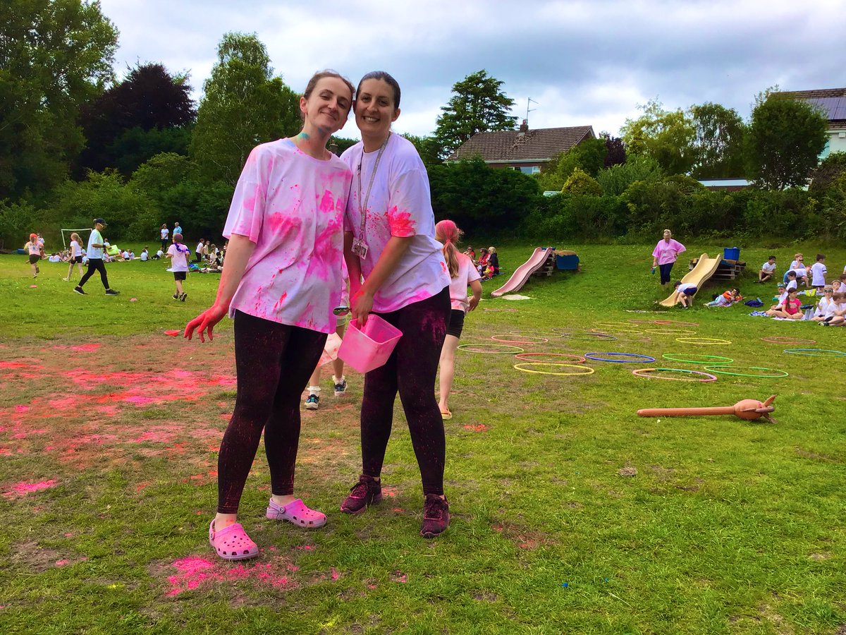 We had SO much fun this afternoon for our first ever colour run! Thank you those who organised <a href="/GaytonPta/">Gayton PTA</a> 🩷❤️🧡💛💚🩵💙💜