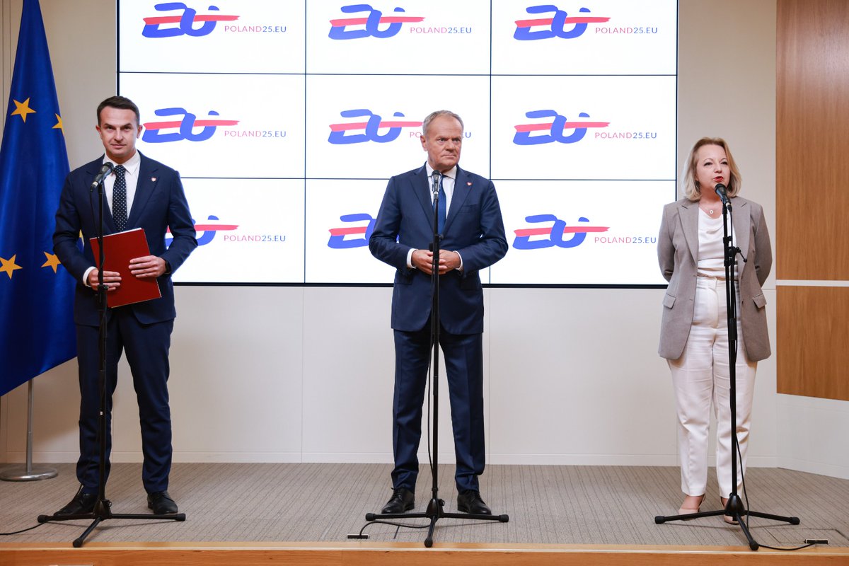 📰 KOMUNIKAT | Podczas polskiej prezydencji udało się dokonać przełomu w polityce Unii Europejskiej w dwóch priorytetowych obszarach - wzmacnianiu bezpieczeństwa i budowaniu konkurencyjności. Polska uświadomiła Europie, że czasy się zmieniły i obecna sytuacja geopolityczna wymaga