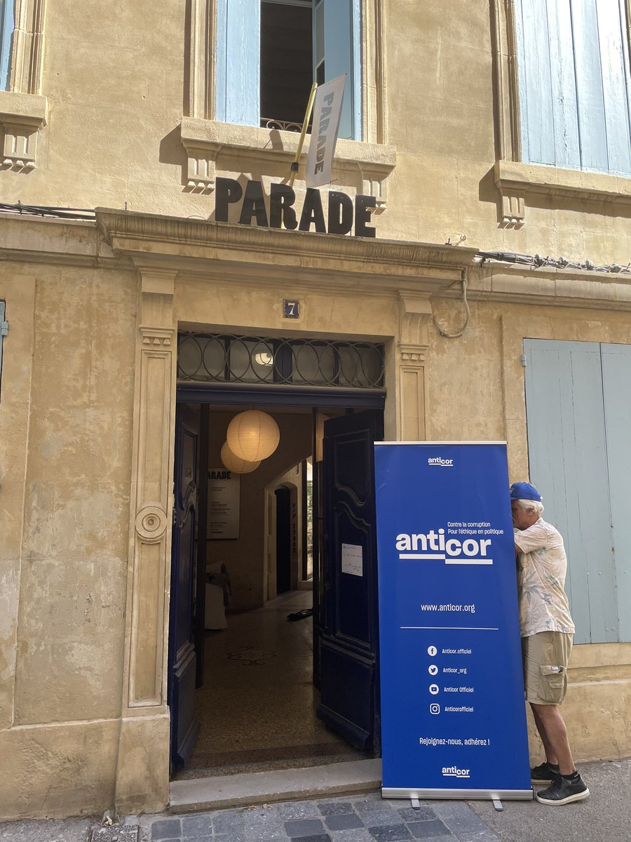 Le Tour de France d’Anticor contre la corruption fait étape à Arles ce soir ! Rendez-vous à 19h30 pour une projection du documentaire « La (très) grande évasion » de Yannick Kergoat au tiers lieu Parade, 7 rue de la roquette ! Les bénévoles d’Anticor vous attendent au frais ❄️