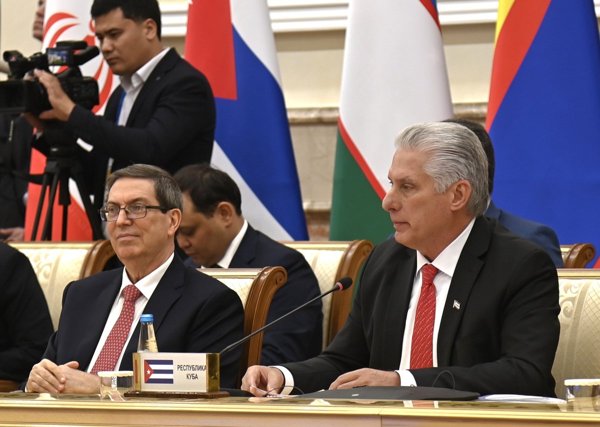 Acompañamos al Presidente <a href="/DiazCanelB/">Miguel Díaz-Canel Bermúdez</a> en sesión de Consejo Supremo de Unión Económica Euroasiática.

Se destacó voluntad de #Cuba de desarrollar cooperación estrecha y multifacética con UEEA y países miembros, en áreas como energía, alimentos, transporte, turismo y