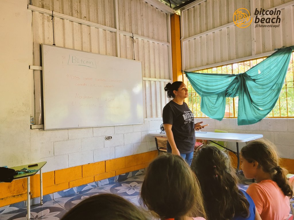 Bitcoinpirraya's tweet image. Last Saturday, @Luis21satoshi started activities on our island with a prayer with the kids and Bitcoin lessons. Isaac Guerrero shared words of encouragement, and Maricela led the spiritual class.
🫶🧡⚡⛵🏝️🏝️🏝️