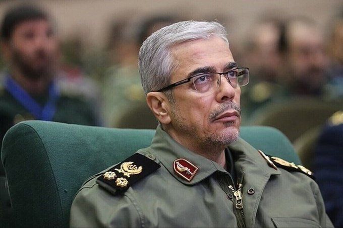 سرلشکر #باقری مردی تحصیلکرده و متین، یک شخصیت نظامی با پرستیژ و وطن پرست.هرگز پشت تریبون‌ها فریاد و فغان سر نداد و از حالت منطقی خارج نشد، هیجانی رفتار نکرد و حرف‌ های نابه‌جا نزد حقیقتا شهادت وی از بزرگترین آسیب‌ های جنگ تا الان برای ایران عزیز است🥲🥲