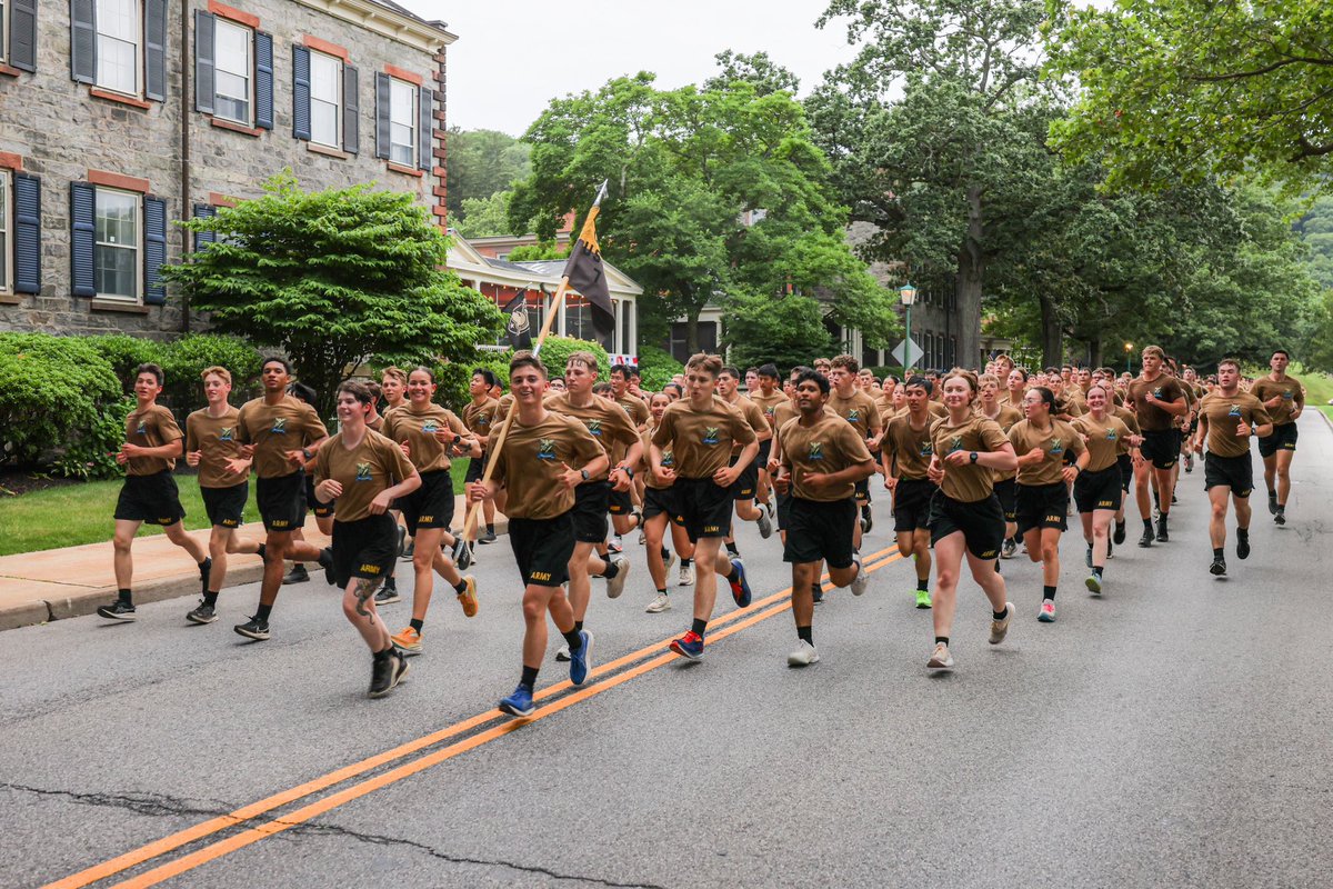 WestPoint_USMA's tweet image. 🏃♂️💨 Nothing like a Run Back to the place where strength meets service. Our new Yearlings are back at West Point, where every mile is earned. 🇺🇸
#RunBack #DutyHonorCountry #CST2025