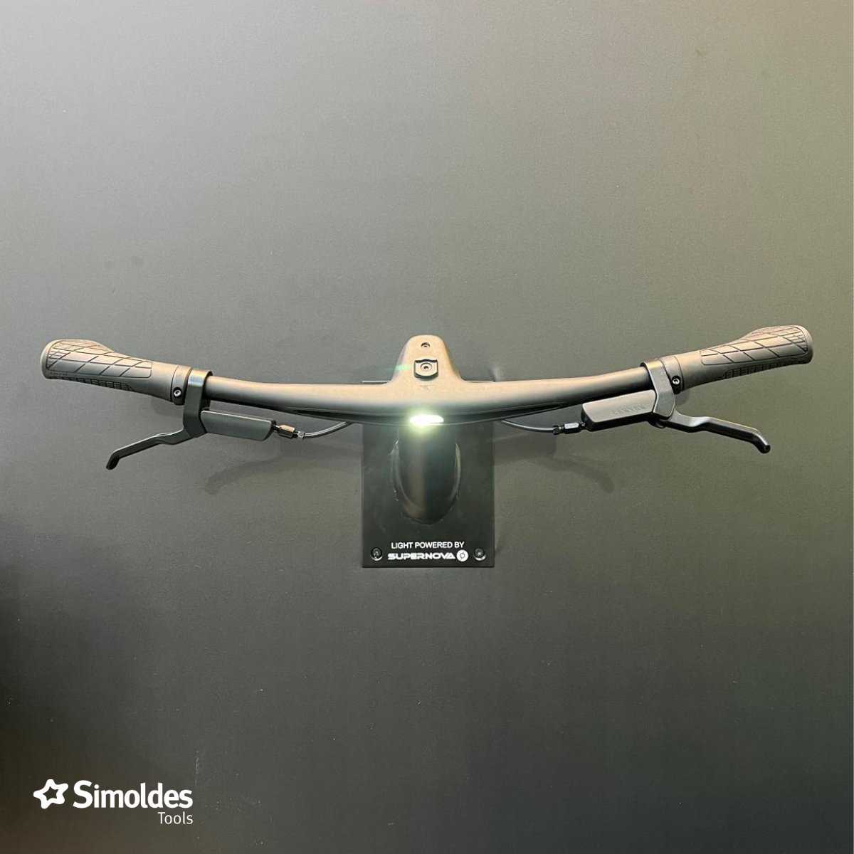 Enhancing the Future 🚴‍♂️
This mould proves what’s next for bike &amp; micromobility parts: vacuum tape placement + gas/water-assisted injection in one tool.
Efficiency. Versatility. Innovation.
Visit us at H8.0 - N04.
#Simoldes #Eurobike2025 #CyclingReimagined