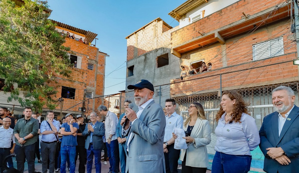 Direitos humanos é garantir dignidade para os moradores de favelas. Lula, com sua sensibilidade com os empobrecidos, anunciou que o governo vai garantir moradia digna a 900 famílias que vivem na Favela do Moinho, no centro de São Paulo.