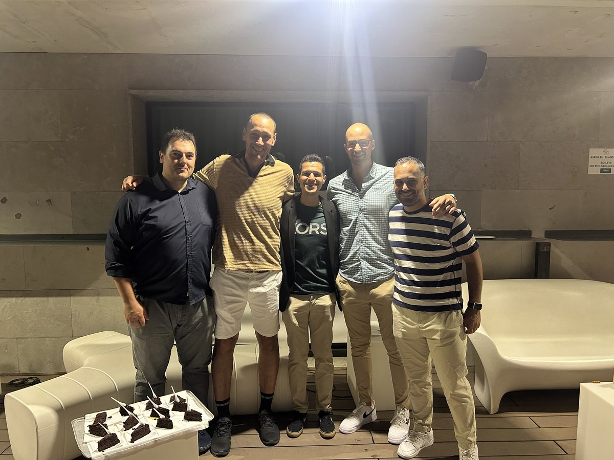 sgpulgar's tweet photo. Estos colaboradores son los que realmente le dan sentido a todo lo que hacemos en @viveradioburgos , con ‘Vive El Deporte’ , y en @la8burgos , con ‘No Solo Fútbol’.

Gracias infitas por vuestro tiempo!

A por la temporada que viene!

Y a los oyentes y espectadores: Feliz verano! https://t.co/7u8iO70bSz
