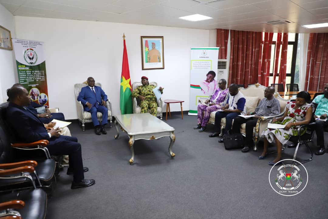25/06/25, le Chef a.i de la MISAHEL, M. Fulgence ZENETH a été reçu en audience par Mme le Ministre de l’Action Humanitaire et de la Solidarité Nationale, Cdt Pélagie PASSOWENDE. Ils ont échangé sur la situation humanitaire&amp;sur l’accompagnement de l’UA dans le domaine humanitaire.