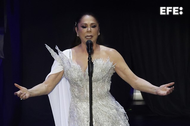 La cantante sevillana Isabel Pantoja ha entrado en la lista de grandes morosos con Hacienda con una deuda de 1 millón de euros, junto con el también cantante Bertín Osborne, que adeuda 865.000 euros, y el exfutbolista Ardan Turan, con 1,3 millones de euros
