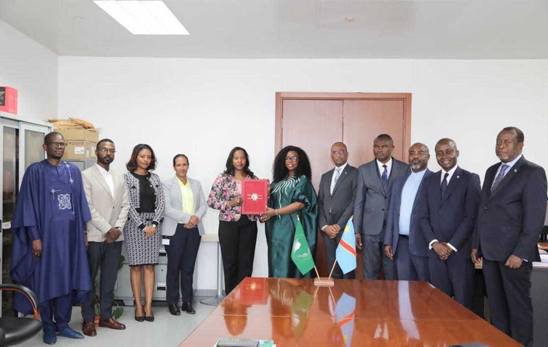 Cyber_Alert243's tweet photo. #cybernews 📢 C’est officiel : la #RDC rejoint les nations africaines qui s’engagent pour un cyberespace sécurisé et souverain🤝.
La #RDC devient ainsi le 19ᵉ État membre de l’Union Africaine à ratifier la Convention de l'Union Africaine sur la cybersécurité et la protection des données a caractère personnel dite #ConventiondeMalabo, après le Royaume du Lesotho. 

C'est un grand pas qui va changer l'écosystème numérique de la #RDC et favoriser un environnement numérique sécurisé et favorable au développement économique.👏
@Presidence_RDC
@PrimatureRDC
@RDC_Minafet
@MakutanoForum
@nicole_sulu
@AdnRdc
@SuminwaJudith
@DeniseNyakeru
@DenisMukwege
@PatrickMuyaya
@_AfricanUnion
#Engagement #Cyberdiplomatie #cybersecurite #Afrique