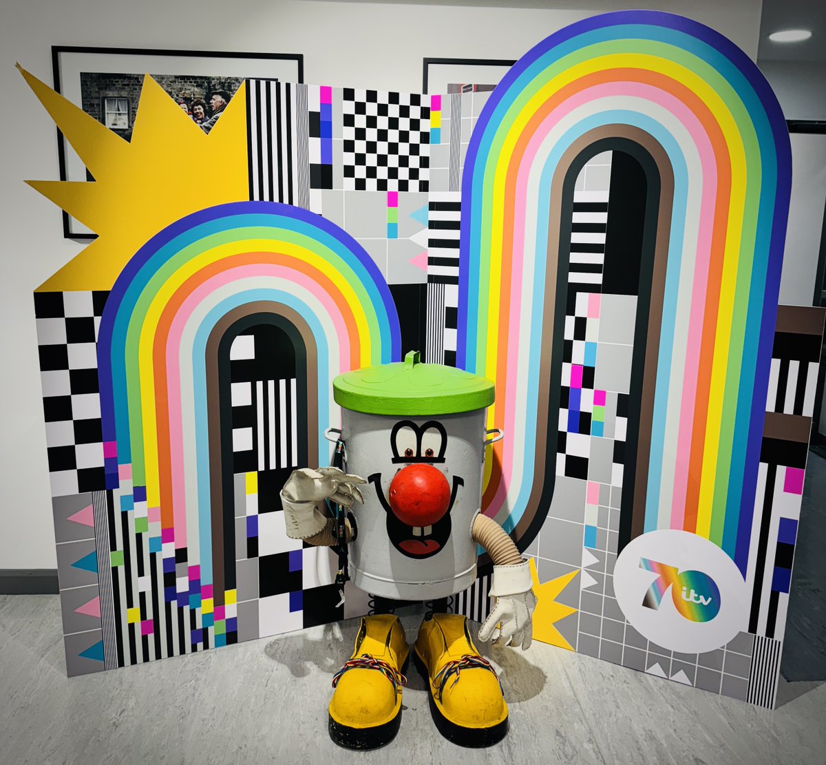 ITVArchive's tweet image. Look who's joining the #PrideMonth celebrations! 🌈🎉 @ITV legend, Dusty Bin, is here to spread the love!
As we mark 70 years of ITV , one of our most iconic and longest-serving "employees," couldn't miss out on the Pride action.
Do you have a favourite #DustyBin memory?🗑️😁