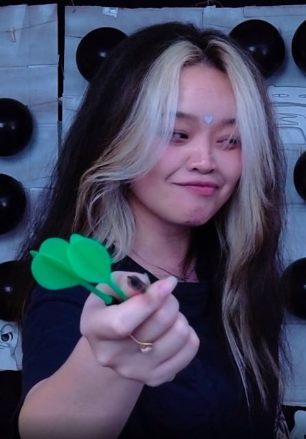 5Y Affiliate Anni:
From the bottom of my heart, thank you for hanging out with me, thank you for supporting me, thank you for engaging in the Never Have I Ever games, watching me rekt the balloons all day! I often forget why I do this and you all reminded me that you have my back