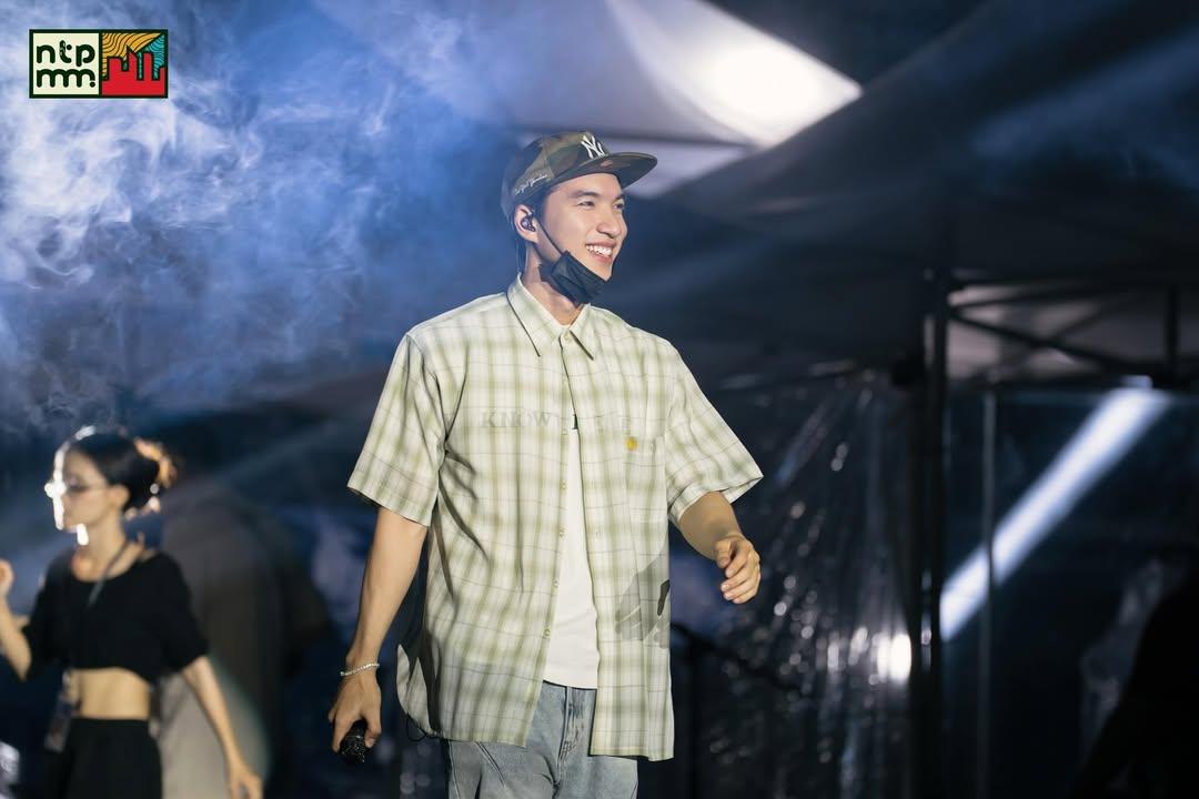 HIEUTHUHAI2809's tweet photo. |250627| HIEUTHUHAI "Những thành phố mơ màng - Summer tour" rehearsal

#HIEUTHUHAI https://t.co/RdJXzXdRDL